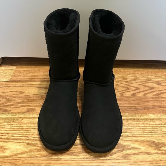 NEW Women’s Ugg Classic Short II Boot - Picture 3 of 7